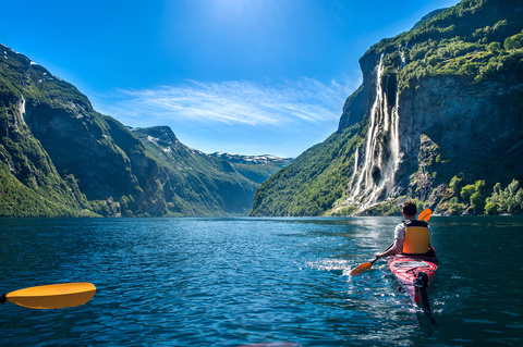 Kayak dans les fjords norvégiens